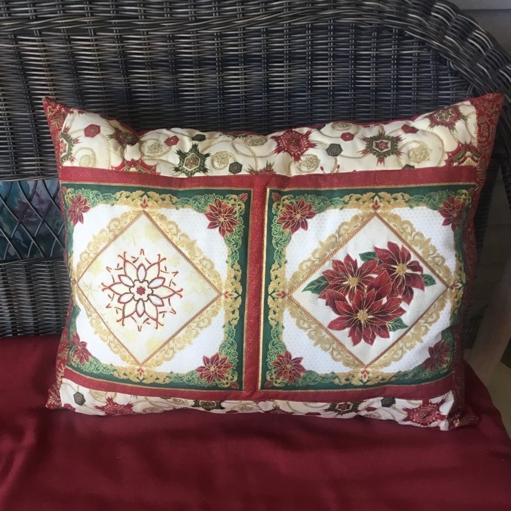 NWT Hand Crafted Quilted Holiday Accent Pillow